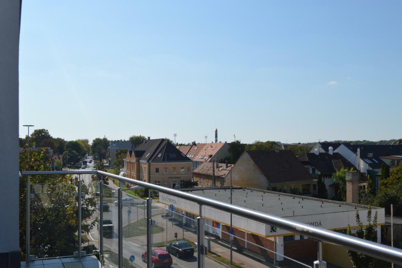 Penthouse Apartment Gyor Exterior photo